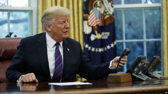 Трамп поговорил с Меркель