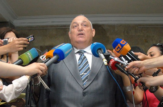 «Ես ուսանողի առաջ դուռ չեմ փակել». Արամ Սիմոնյան