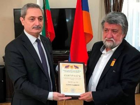 «Հայ ժողովուրդը երախտապարտ է». ՀՀ դեսպանը ԱԻՆ պատվոգրով պարգեւատրել է Բուլղարիայի խորհրդարանի անդամին