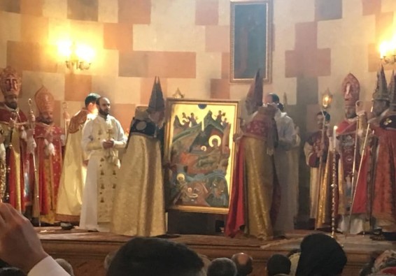 Католикос Гарегин II подарил икону кафедральному собору в Степанакерте