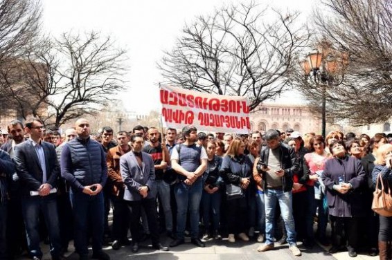 Դավիթ Ղազարյանի կալանավորման դեմ բողոքի ակցիան ավարտվեց ծափահարություններով