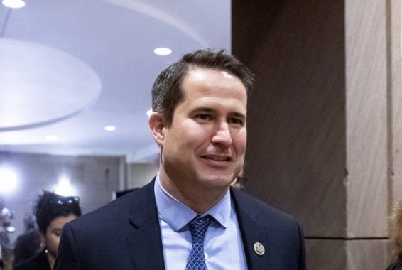 Կոնգրեսական Սեթ Մուլթոնը պաշտոնապես դարձել է ԱՄՆ-ի նախագահական մրցավազքի մասնակից. NBC