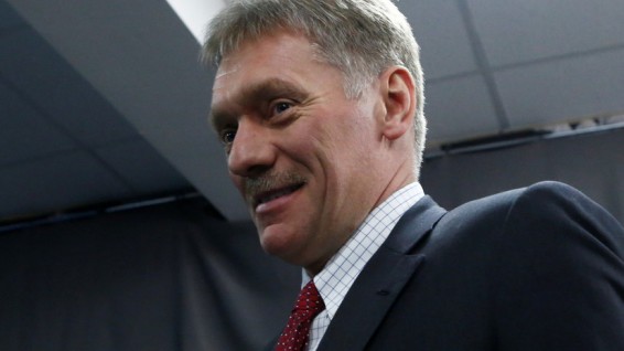 Песков пошутил, что Путин работает вместо сна