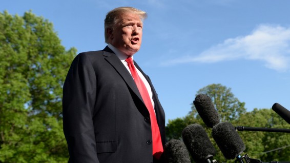 Трамп поговорил с пострадавшим в ходе стрельбы в синагоге раввином