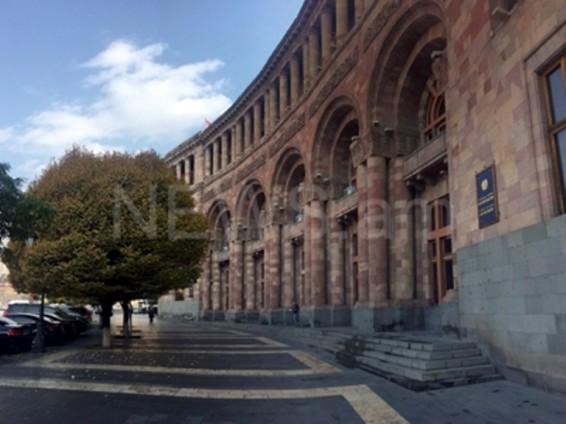 Խուլերի մշակույթի եւ սպորտի պալատի անդամները կառավարության դիմաց բողոքի ցույց են արել