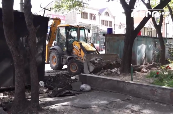 Նար-Դոսի փողոցում գտնվող կրպակներն ապամոնտաժվում են.video