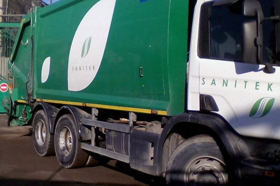 Էլեկտրական սյունն ընկել է «Սանիթեքի» ավտոմեքենայի վրա