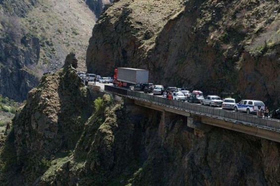 Տեղումների պատճառով Վրաստանից Ռուսաստան գնացող ճանապարհները փակվել են