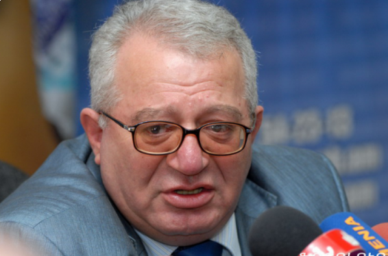 «Չգիտեմ՝ տգիտությո՞ւնն է, թե՞ ուզում են ինչ-որ բան քողարկել, բայց գյուղացուն մենակ թողնել հողի հե՞տ». Հրաչ Բերբերյան