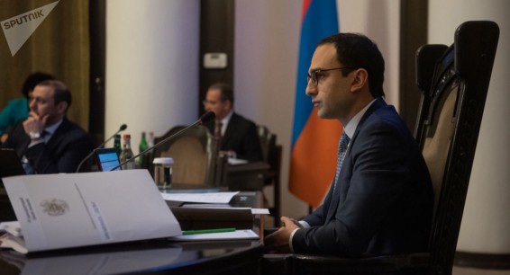 На первом этапе массовых сокращений в правительстве не будет - Авинян