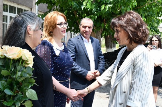 Մեր երկրի հզորացումը կախված է յուրաքանչյուրիցս. Աննա Հակոբյանն այցելել է Ապրիլյան պատերազմի հերոս Ժորա Եսայանի անվան դպրոց
