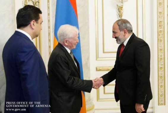 Все мои дети получили все возрастные прививки: Никол Пашинян