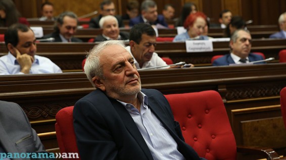 Տարոսը մնացածներին. Արամ Մանուկյան