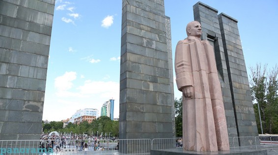 Մյասնիկյանի արձանի հետնապատը կվերականգնվի