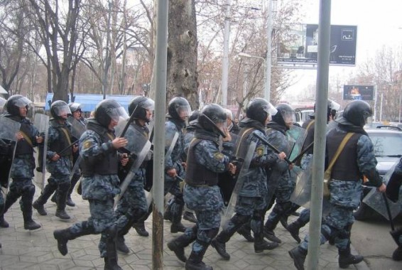 Полицейские, пострадавшие во время событий 1 марта, но подвергшиеся уголовному преследованию, не получат содействия: изменения в проекте