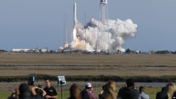 NASA допустит туристов на орбиту