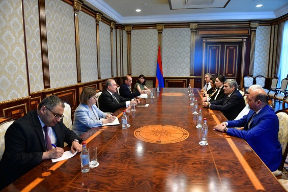 Նախագահը հյուրընկալել է «Հանրապետություն» կուսակցության ներկայացուցիչներին