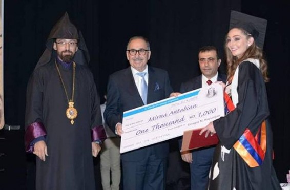 Քուվեյթում «Ներսես Շնորհալի» մրցանակի հիմնադիր Կիրակոս Գույումճյանը 2018- 2019թթ. պարգևը հանձնեց հայ շրջանավարտին