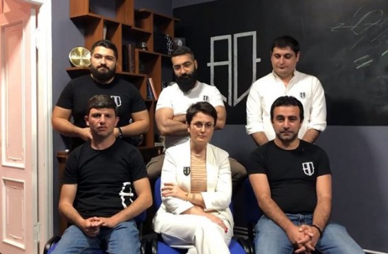 Ահազանգողը տեղեկացրել է, որ նկատել է «մորուքով և սև շապիկներով անձանց». Ադեկվատցիները ազատ են արձակվել