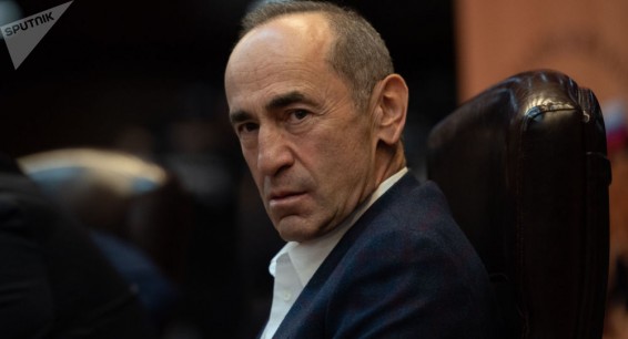 Ռոբերտ Քոչարյանի կողմնակիցներից եւ իշխանության աջակիցներից մեկական ցուցարարի ոստիկանները բերման ենթարկեցին