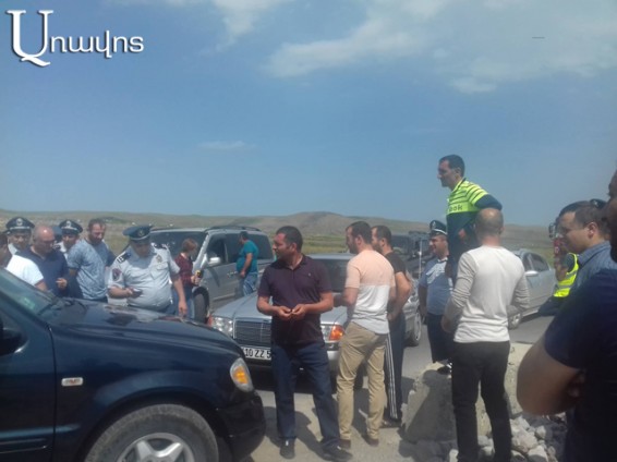 Անիի բնակիչները փակել են Գյումրի-Երևան մայրուղին