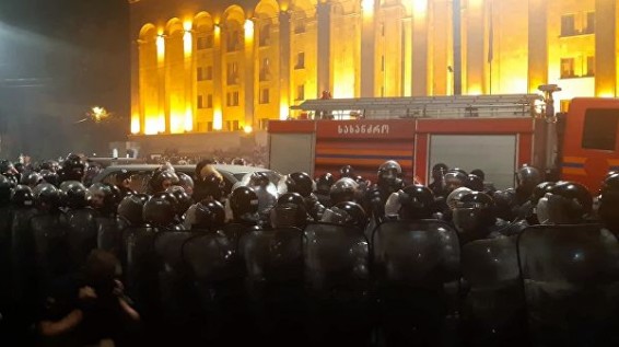 В Кремле назвали условие отмены запрета на полеты в Грузию
