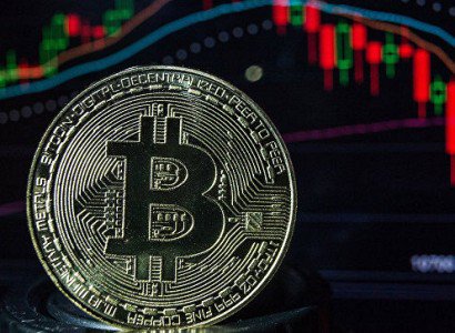 Стоимость биткоина впервые с мая 2018 года превысила десять тысяч долларов