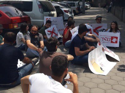 «Ոչ համահարթեցմանը». «Ահազանգ»-ը բողոքի ակցիա է կազմակերպել ԱԺ-ի դիմաց