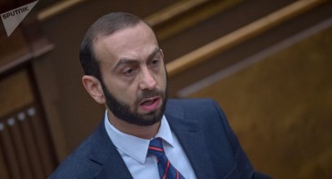 Հրայր Թովմասյանին փոխելու խնդիր տեսականորեն չի կարող լինել. ԱԺ նախագահ