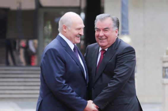 Լուկաշենկոն շնորհակալություն է հայտնել Տաջիկստանի նախագահին իր հետ «բերած» անձրևի համար