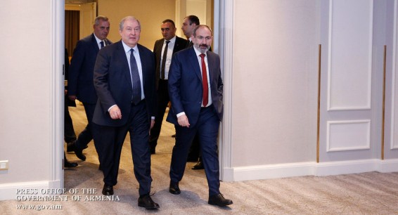 Соцопрос в Армении: Саркисян обошел в рейтинге Пашиняна – СМИ
