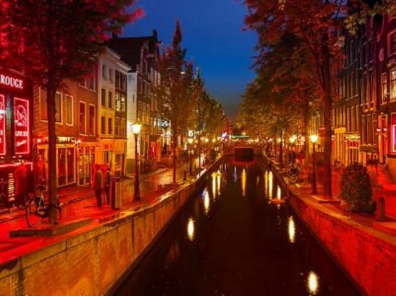 Ամստերդամն առաջարկում է հիմնովին փոխել իր կարմիր լապտերների հայտնի թաղամասը