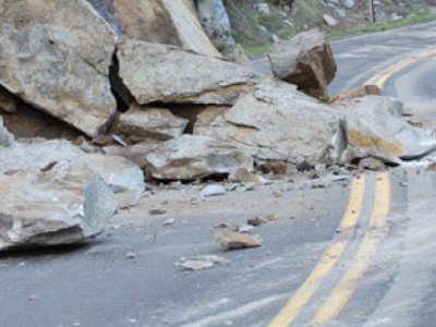 Օձուն-Վանաձոր հատվածում տեղի է ունեցել քարաթափում. ընկել է 22 ժայռաբեկոր. ճանապարհը միակողմանի փակվել է