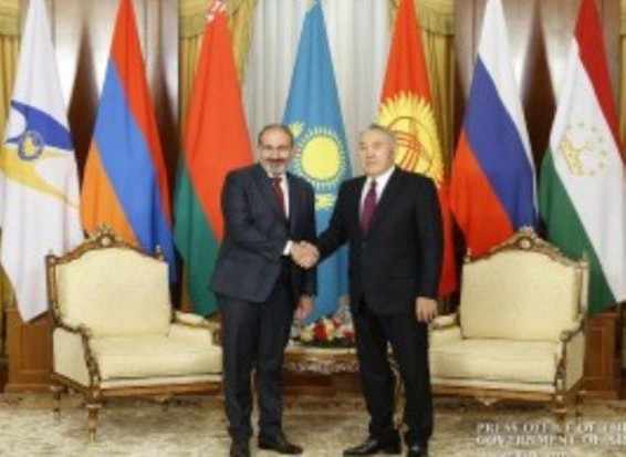 Նիկոլ Փաշինյանը հեռախոսազրույց է ունեցել Նուրսուլթան Նազարբաեւի հետ