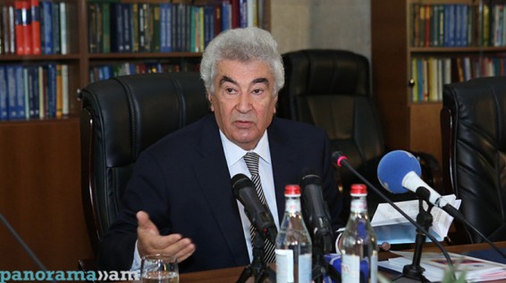 Սահմանադրության մեկնաբանությունն իջեցվել է տնային տնտեսուհիների բամբասանքի մակարդակի. Գագիկ Հարությունյան