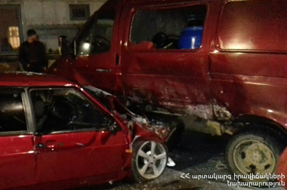 Տաշիրում միմյանց են բախվել «ԳԱԶել»-ը և «ՎԱԶ-2199»-ին. վիրավորները տեղափոխվել են Տաշիրի ԲԿ