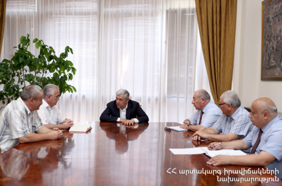 Ֆելիքս Ցոլակյանը վետերանների հետ քննարկել է հրդեհների մարման մարտավարություն