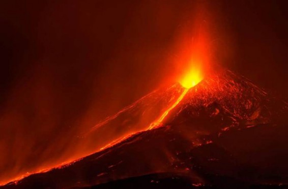 Էտնա հրաբխի նոր ժայթքումը խափանել է Սիցիլիայում օդանավակայանների աշխատանքը