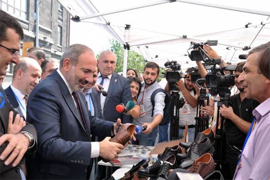 Հաճույքով կկրեմ Գյումրիում արտադրվածը. Նիկոլ Փաշինյան