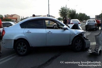 Մաշտոցի պողոտայում 3 մեքենաներ են բախվել. կան վիրավորներ