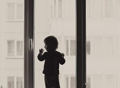 Կերչում 3-ամյա երեխան ընկել է 5-րդ հարկից եւ ողջ մնացել