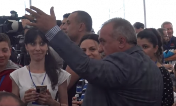VIDEO: Ո՞նց թե՝ ասա հա, տեղը չե՞ս բերում. Սասուն Միքայելյանը վրդովվեց «Սևան ստարտափ սամմիթում»