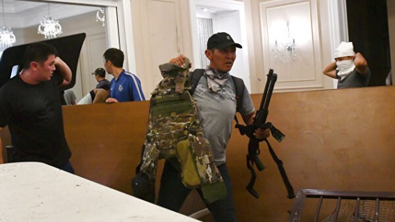 Сторонники Атамбаева отпустили захваченных в заложники спецназовцев