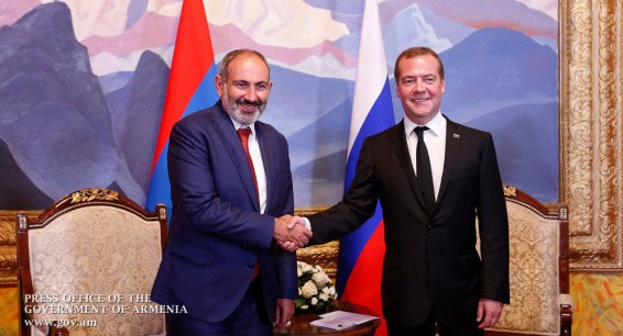 Գազ, ատոմային էլեկտրակայան, ավիափոխադրումներ. էլ ինչ են քննարկել Փաշինյանն ու Մեդվեդևը