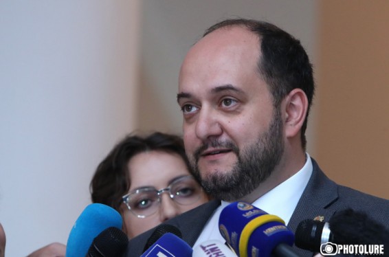Բուհի ներքին հարցերն են, մանր հարցեր են, թող իրենք քննարկեն. Ա. Հարությունյանը՝ ՀՊՏՀ-ի դասախոսի՝ խաչապուրի ուտելու դրվագի մասին