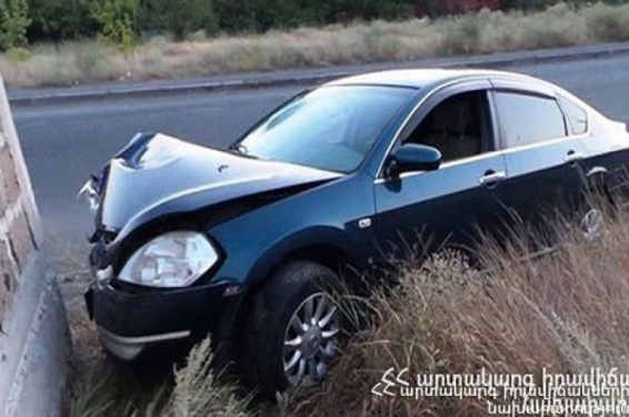 Սիսիանում մեքենան բախվել է պատին. 23-ամյա վարորդի վիճակը ծանր է