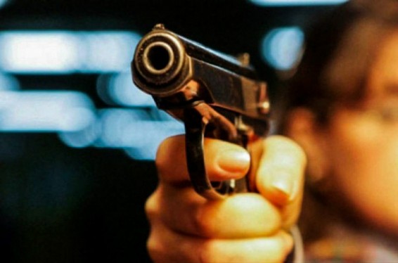 Երևանում Նոր-Արեշի 33-ամյա մի բնակիչ 23-ամյա քաղաքացուն կտրող-ծակող գործիքով մարմնական վնասվածքներ է հասցրել, վերջինն էլ գազային ատրճանակից կրակել է վնասվածք հասցնողի ուղղությամբ