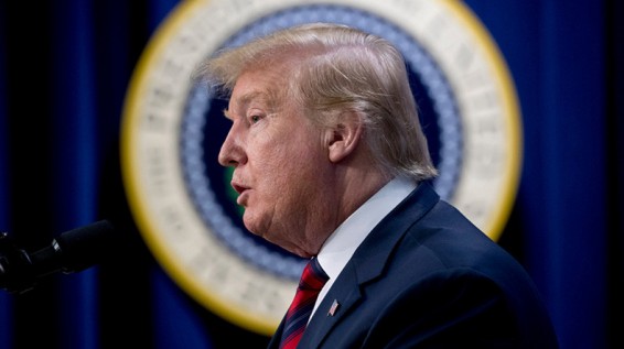 Дональд Трамп отменил поездку в Польшу из-за «Дориана»
