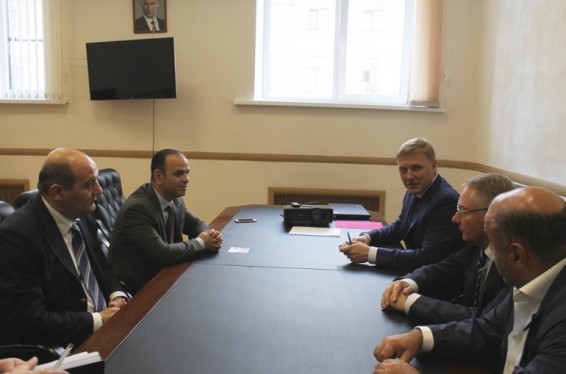 Զարեհ Սինանյանը հանդիպել է Սանկտ Պետերբուրգի հայ համայնքի հետ