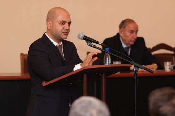 Խորհրդակցել եմ ԿԳ ոլորտի պատասխանատուների հետ և հասկացել, թե ինչքան ողբալի վիճակում է մեր պատասխանատուների իրավական գիտելիքների մակարդակը․ ԵՊՀ խոսնակը՝ բուհին դատի տալու մասին